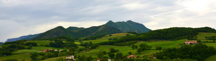 Tramonto tra cielo e terra: la vetta del Monte Strega